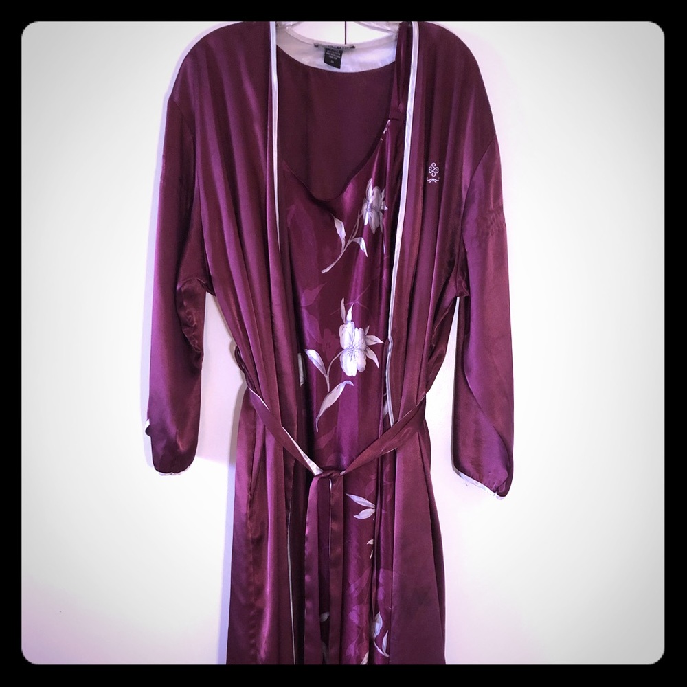 Halston nightgown and robe set